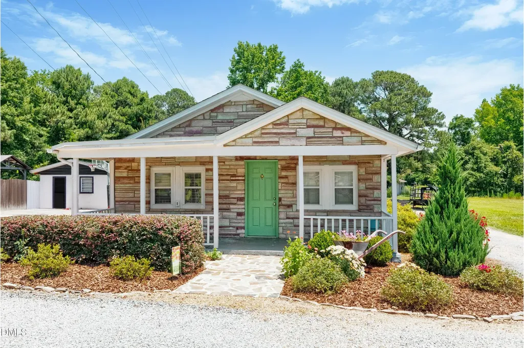4386 S Highway 301 Four Oaks NC 27524