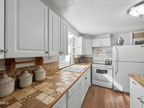 4386 S Highway 301 Four Oaks NC 27524