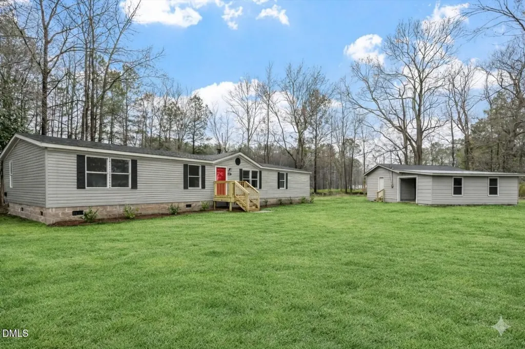 304 E Pope Avenue Kenly NC 27542