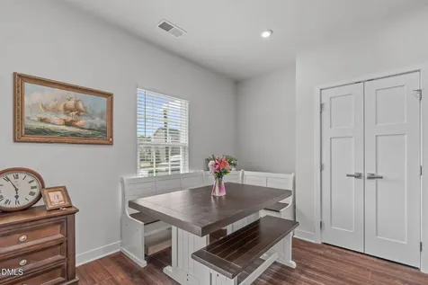 1092 Ambergate Station Apex NC 27502