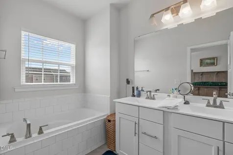1092 Ambergate Station Apex NC 27502