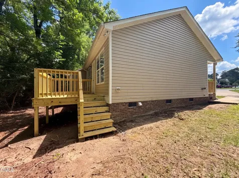 11 N Carolina Avenue Benson NC 27504