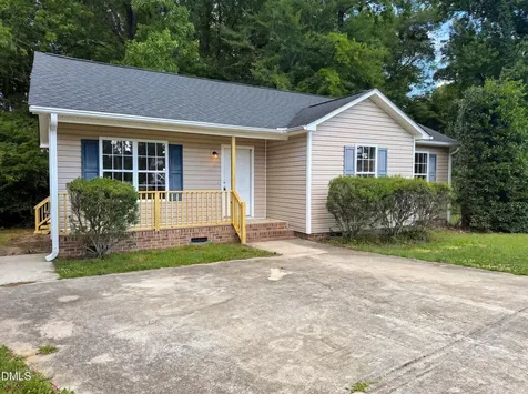 11 N Carolina Avenue Benson NC 27504