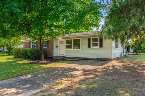 317 N Wright Street Raeford NC 28376