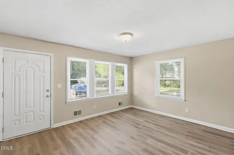 113 E Franklin Street Zebulon NC 27597