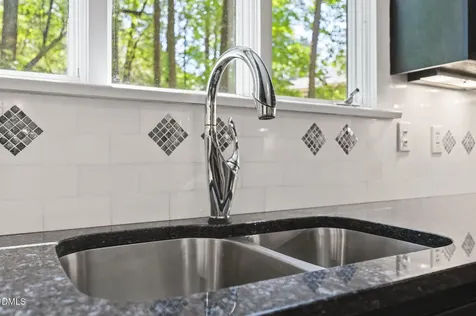 6101 Dresden Lane Raleigh NC 27612