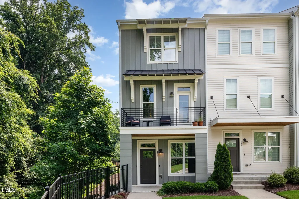 758 Peakland Place Raleigh NC 27604