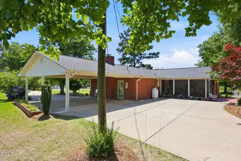 913 W Core Road Dunn NC 28334
