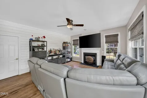 1258 Horsham Way Apex NC 27502