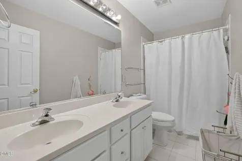 1258 Horsham Way Apex NC 27502