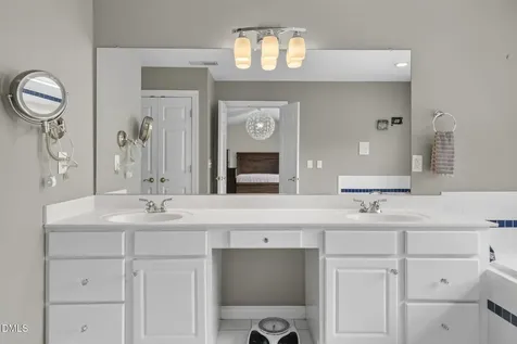 1258 Horsham Way Apex NC 27502