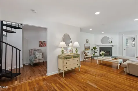 123 Windsor Circle Chapel Hill NC 27516