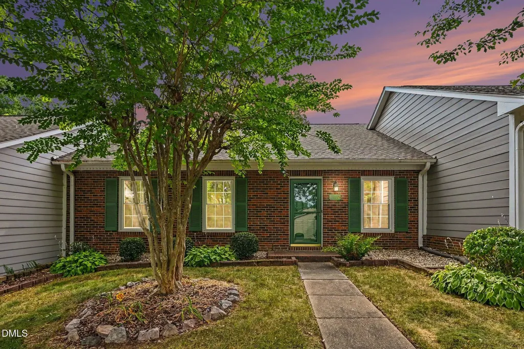 6802 Fairpoint Court Raleigh NC 27613