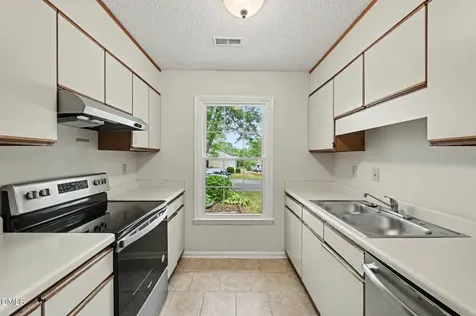 6802 Fairpoint Court Raleigh NC 27613