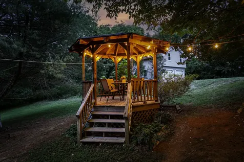 1112 Meadowbrook Trail Hillsborough NC 27278