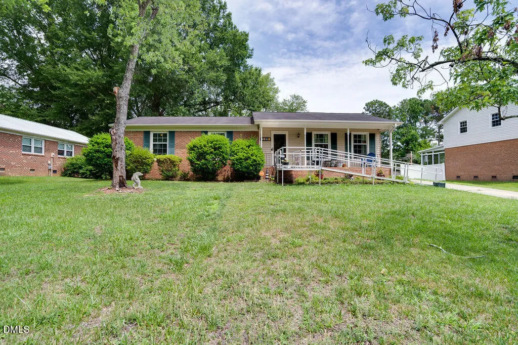 1912 Middlewood Court High Point NC 27265