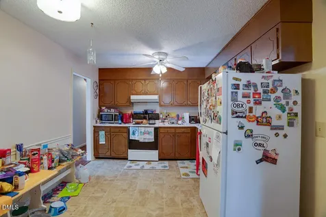 1912 Middlewood Court High Point NC 27265
