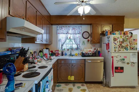 1912 Middlewood Court High Point NC 27265