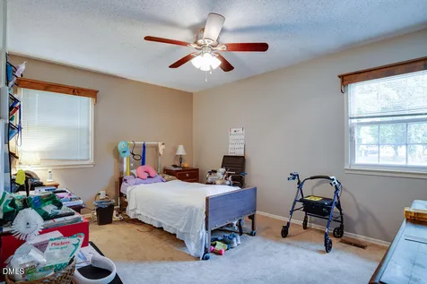 1912 Middlewood Court High Point NC 27265