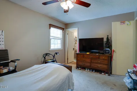 1912 Middlewood Court High Point NC 27265