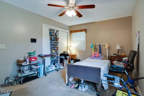 1912 Middlewood Court High Point NC 27265