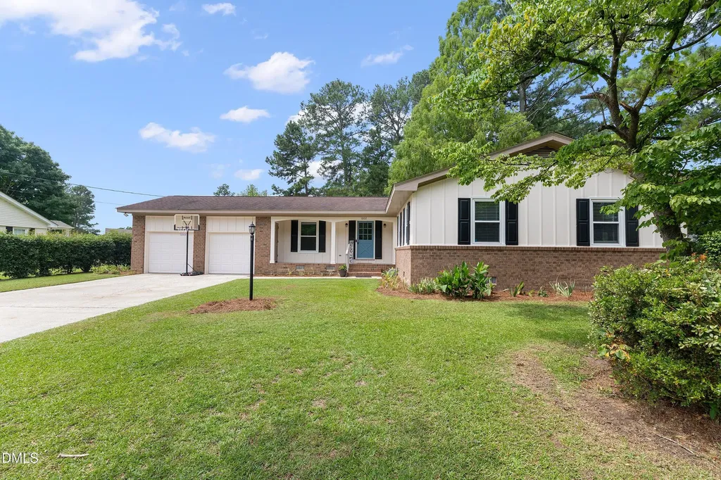 1002 E Maplewood Drive Benson NC 27504