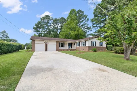 1002 E Maplewood Drive Benson NC 27504