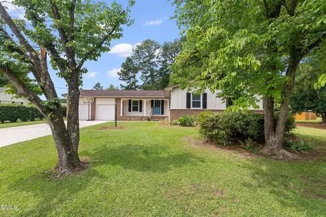 1002 E Maplewood Drive Benson NC 27504