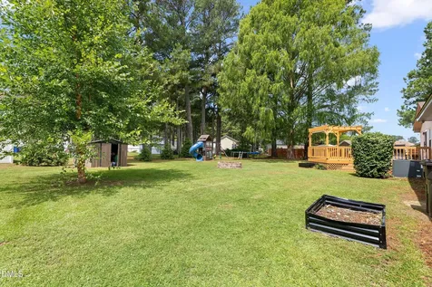 1002 E Maplewood Drive Benson NC 27504