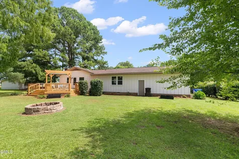 1002 E Maplewood Drive Benson NC 27504