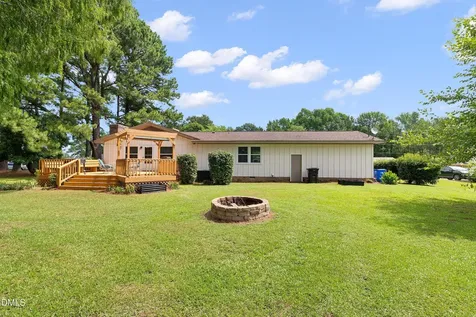 1002 E Maplewood Drive Benson NC 27504