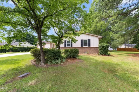 1002 E Maplewood Drive Benson NC 27504