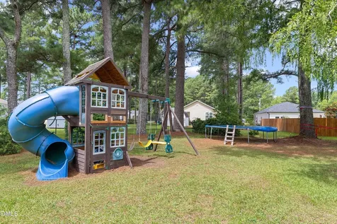 1002 E Maplewood Drive Benson NC 27504