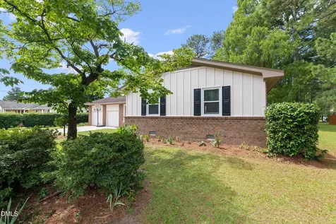 1002 E Maplewood Drive Benson NC 27504