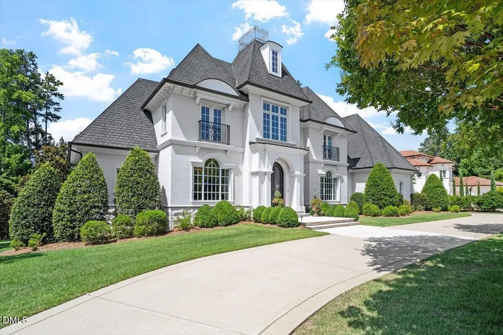 1015 Venetian Court Cary NC 27518