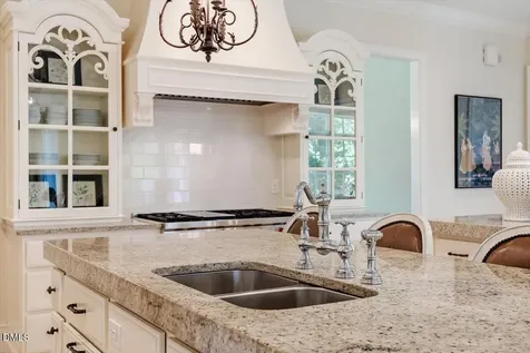 1015 Venetian Court Cary NC 27518