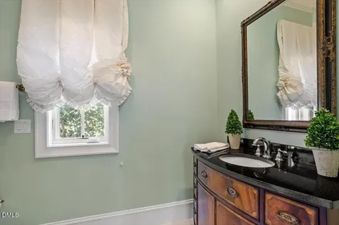 1015 Venetian Court Cary NC 27518