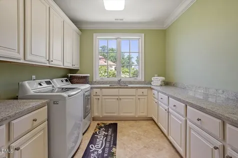 1015 Venetian Court Cary NC 27518