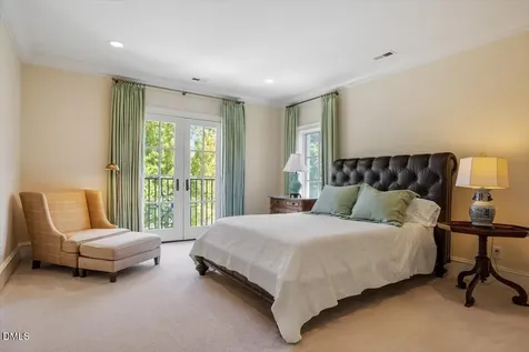 1015 Venetian Court Cary NC 27518