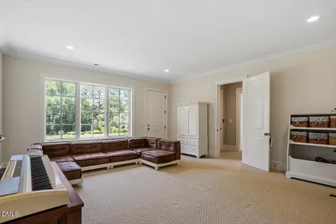 1015 Venetian Court Cary NC 27518