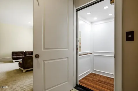 1015 Venetian Court Cary NC 27518