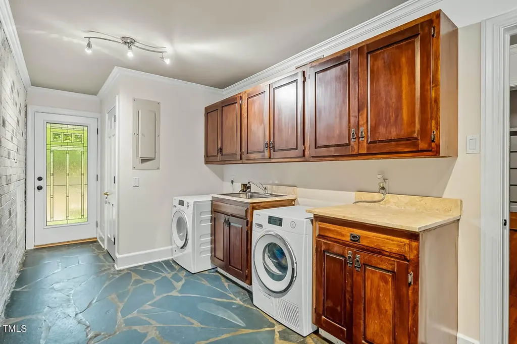 52 Dogwood Acres Drive Chapel Hill NC 27516