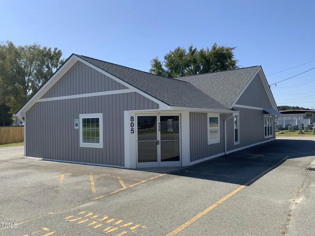 805 S Clinton Avenue Dunn NC 28334