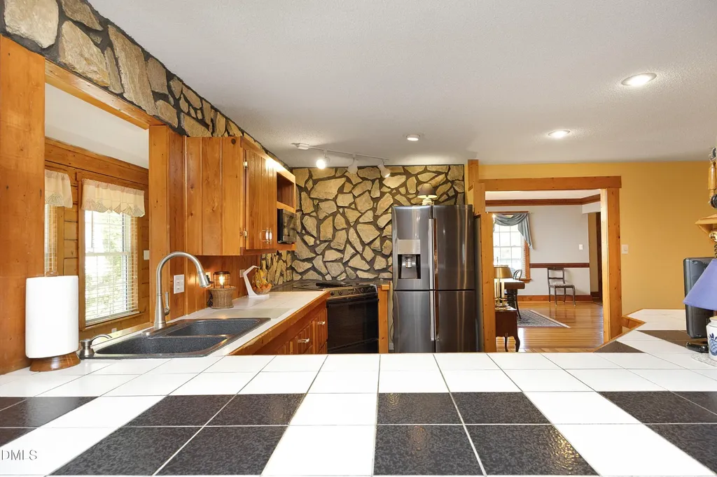 1746 Little Divine Road Selma NC 27576
