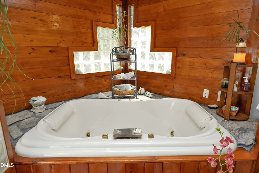 1746 Little Divine Road Selma NC 27576