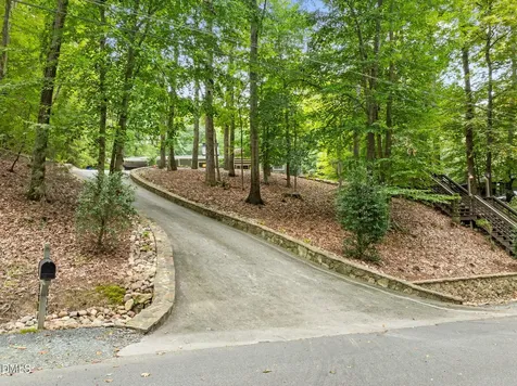 1812 Rolling Road Chapel Hill NC 27514