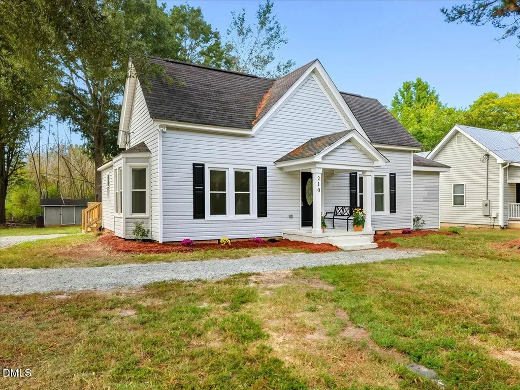 210 W Oak Street Zebulon NC 27597