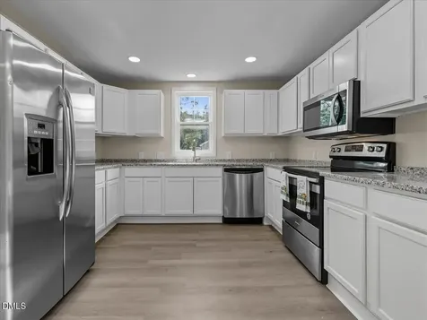 210 W Oak Street Zebulon NC 27597