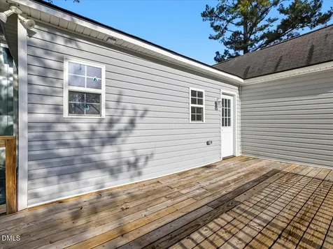 210 W Oak Street Zebulon NC 27597