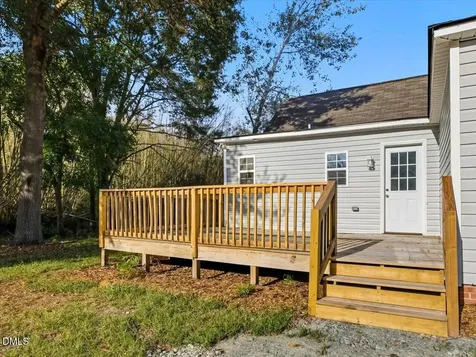 210 W Oak Street Zebulon NC 27597